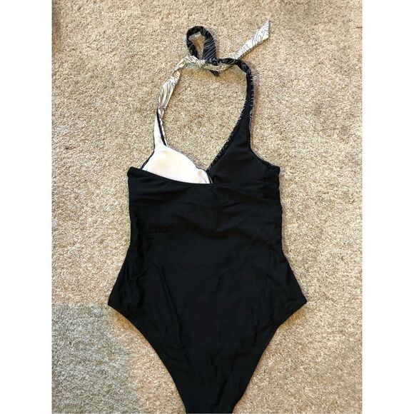 Cupshe Women’s Black and White Tropical Leaf One Piece Swimsuit Size M NWT - Picture 5 of 6